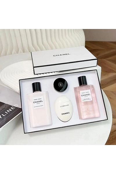 Şhanell Chanel Paris perfume package with accessories