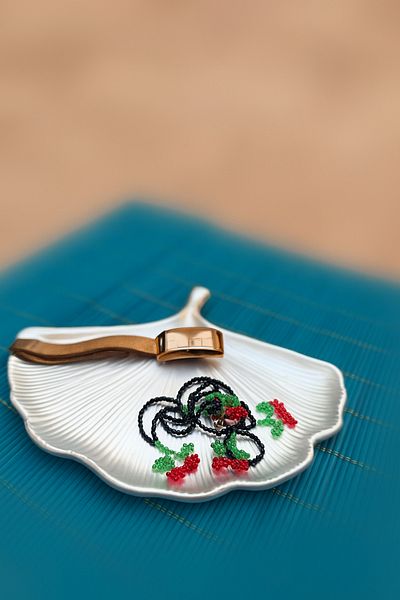 Lydia Accessory Metallic Silver Color Fan Leaf Decorative Tray – Modern Tabletop Ornament and Presentation Jewelry Plate