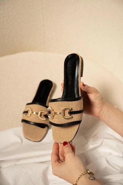 LamintaGlobal Scarlet Black Buckle Detailed Straw Slippers