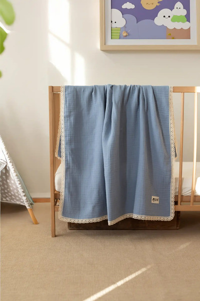 SALLHOMEE 4 Katlı Dantelli Müslin Bebek Battaniyesi (Mavi)