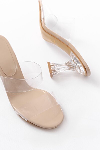 Aymood S-618 Γυναικείες παντόφλες μπεζ λουστρίνι με μονό λουράκι με τακούνι