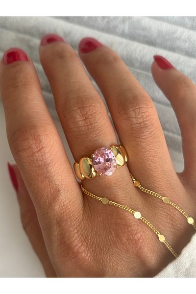 ringbox Pink Oval Ring with Gold Node