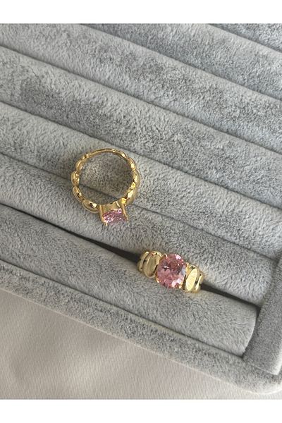 ringbox Pink Oval Ring with Gold Node