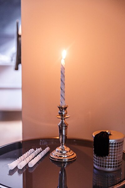DEKORANLA 4'lü Gümüş Simli Antik Şamdan Mumu, 15 cm, şıklık ve zarafet sağlar