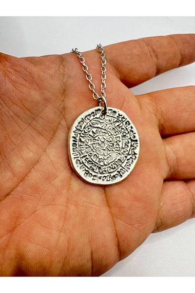 Herşey Nota Phaistos Disc Figured Necklace – Silver Color Zamak Unisex Mythological Jewelry with Ancient Mycenaean Inscriptions
