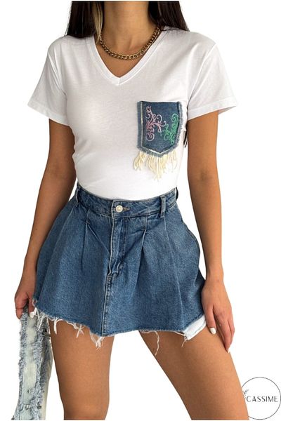 Cassime Γυναικείο T-Shirt με λευκό τζιν με λαιμόκοψη σε V λαιμόκοψη με παγιέτα τσέπη με κεντημένη φούντα