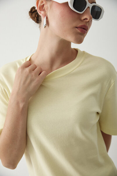 Laluvia Yellow Basic Tshirt - 1075