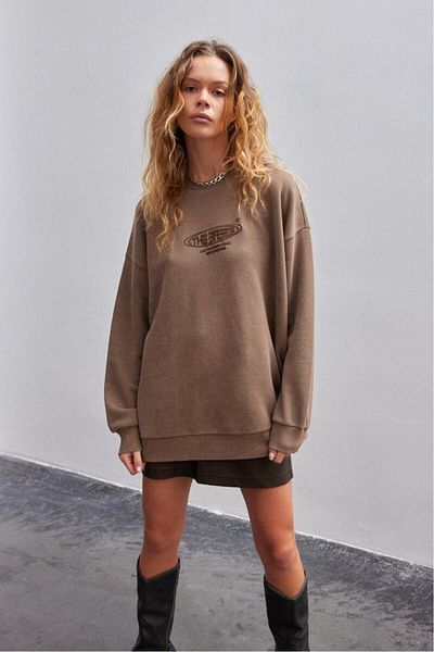 bases. Women's Oversize Embroidered Crew Neck Sweatshirt with Fleece Inside