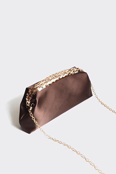 Berlesi Βραδινή τσάντα φόρεμα με λεπτομέρεια από σατέν χρυσό παγιέτες Bitter Brown