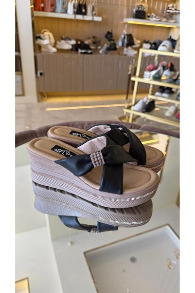 KRISTE BELL İthal Çapraz Bant Taş Detaylı Kadın Deri Terlik