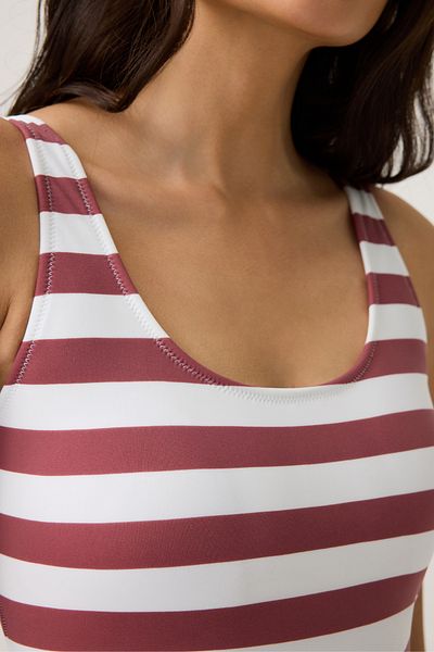 Los Ojos Costum de baie sport cu decolteu în U cu dungi roșu-alb Sporty One Piece