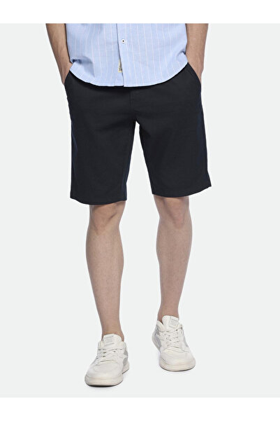 Dennis Lingo By Styli شورت تشينو متوسط الارتفاع بقصّة Slim Fit