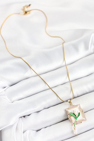 BESKAR 316L Steel Chain White Artistic Portrait Dangle Pearl Detailed Tulip Model Gold Color Women's Necklace