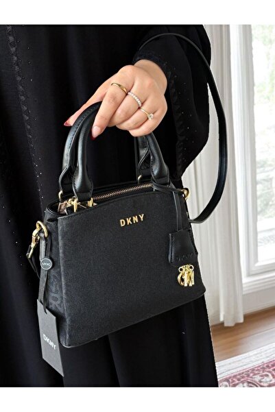 As شنطة دكني حلوة وانيقة بحجم متوسط