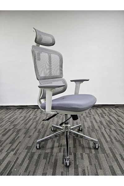 DEC41 Comfortable swivel office chair with a modern design