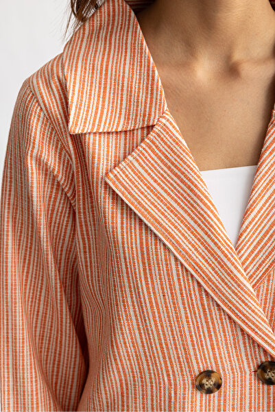 Suede Style 8032 - Зручна та стильна жіноча ткана туніка-жакет на ґудзиках