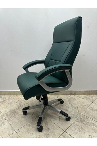 DEC41 Swivel office chair in different colors.