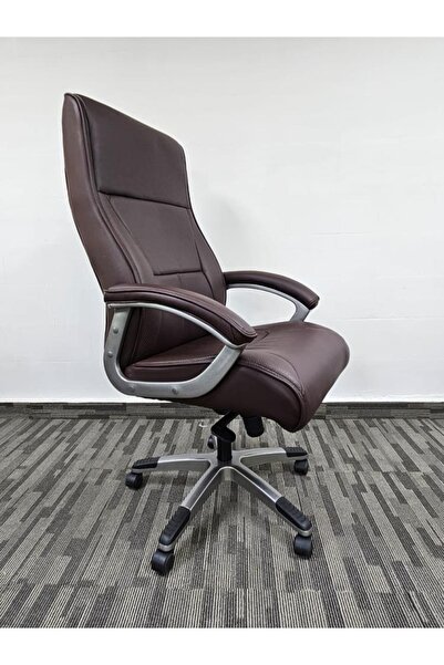 DEC41 Swivel office chair in different colors.