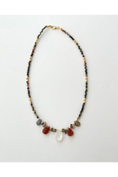 eyla collection قلادة مصنوعة يدويًا من الحجر الطبيعي - التورمالين واللابرادور...