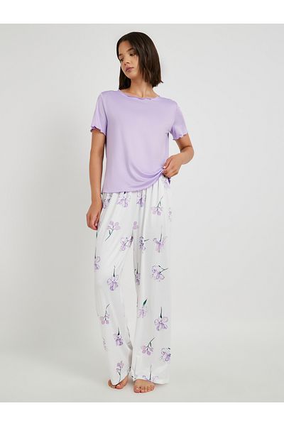 Styli Lettuce Edge Hem T-Shirt and Floral Printed Pyjama Set