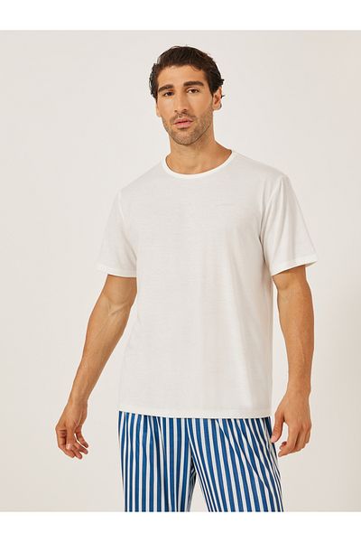 Styli Minimal Printed T-Shirt and Striped Badge Detail Pyjama Set