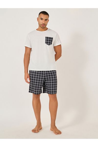 Styli Solid Contrast Pocket Detail T-Shirt and Checked Shorts Set