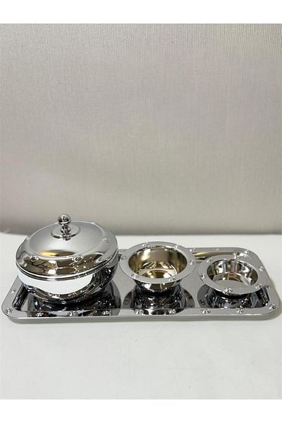 aljahwari Date set with a water plate, a silver serving plate, and a Tabsi