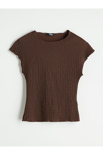 LC Waikiki    Crew Neck Textured Crop
