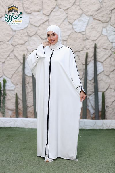SIDRAALMONTAHA Al-Iman model abaya, Saudi crepe fabric, with a front zipper, in black and white