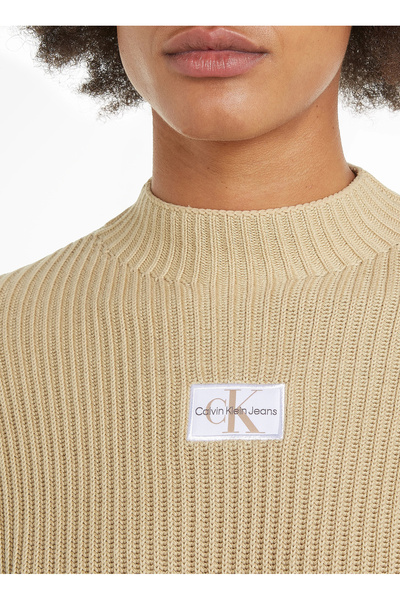 Calvin Klein Jeans Dik Yaka Standart Nakışlı Bej Kazak Kadın WOVEN LABEL LOOSE SWEATER