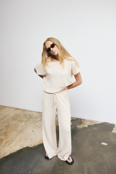 bases. Dokulu Rustik Wide Leg Dökümlü Pantalon