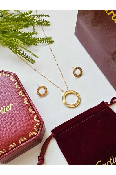 Cartia A distinctive two-piece Cartier set consisting of two pieces: a necklace and earrings.