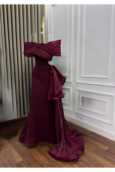 NR FASHION فستان سادة مع ذيل من الجنب