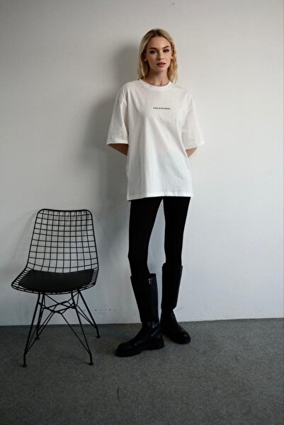 GUMMORE COLLECTİON تي شيرت نسائي أبيض من القطن بنسبة 100% من Faith In The Fut...