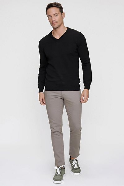 Morven Basic Dynamic Fit Relaxed Cut V-Neck Knitwear Sweater