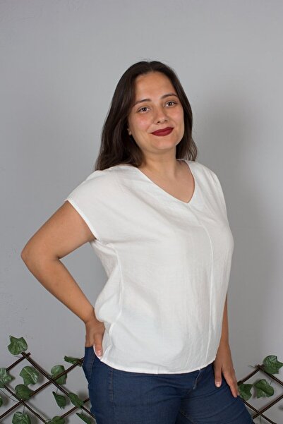 Truva XXL Λευκή μπλούζα Tiril Tiril με λαιμόκοψη σε σχήμα V από μεταξωτό κρεπ – Η συνάντηση της κομψότητας και της άνεσης
