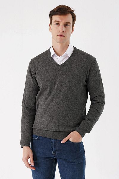 Morven Basic Dynamic Fit Relaxed Cut V-Neck Knitwear Sweater
