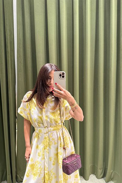 Özge Özgenç Rochie cu guler cămașă cu modele cu mâneci pliabile