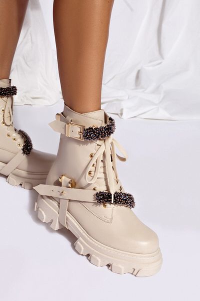 Vanilla Days Nadia boots made of cream natural leather, with accessories