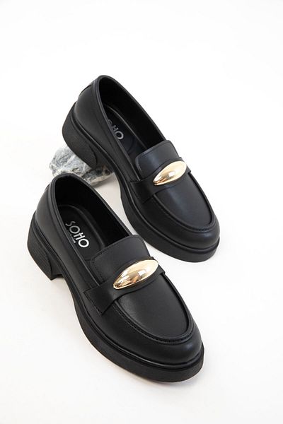 SOHO Дамски обувки Loafers в черно-златист цвят 19895