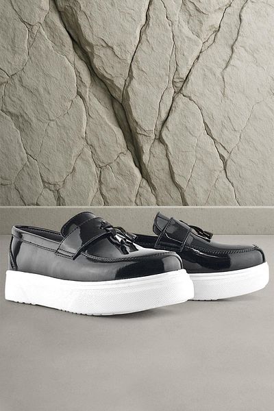 Rakerplus Pantofi clasici pentru copii din piele lacuita neagra cu talpa alba