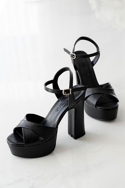 sovrana Cross Strap Detailed Thick Platform Heeled Shoes Black