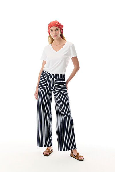 Mudo تي شيرت عادي برقبة على شكل حرف V