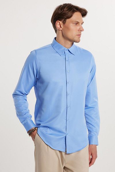 Tudors Slim Fit, hosszú ujjú, könnyen vasalható, izzadságelnyelő, lélegző textúrájú nyakkendő Four Seasons kék férfi ing