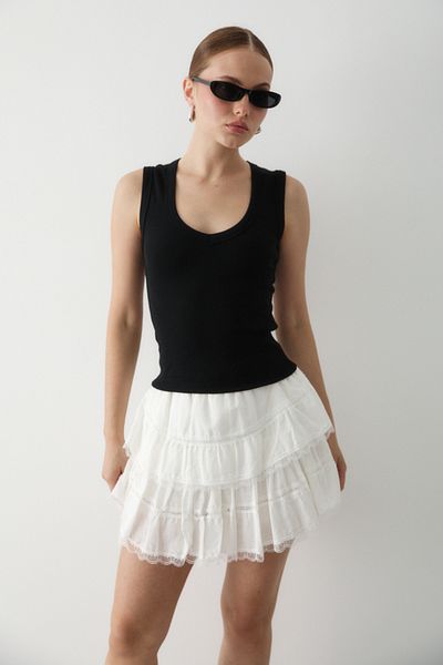 Laluvia Fusta din dantela alba cu pantaloni scurti - 251065