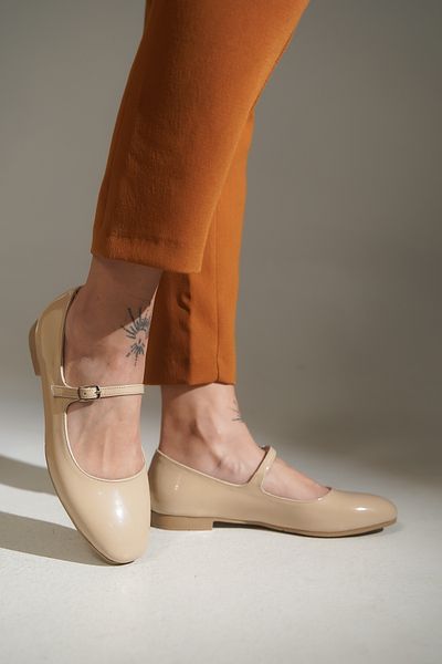 lovitto Women's Tape Buckle Detailed Leather Inside Cream Ecru Ballerinas