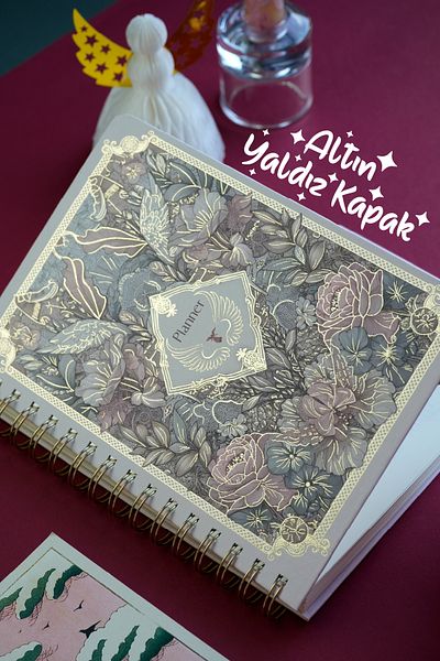 Victoria's Journals Седмичен планер с твърди корици, подвързан със спирала, без дата, с 12 отметки, 192 страници.