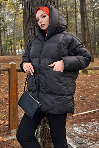 Tesettür Dünyası Bunda Puffer s kapucňou Tsd220116 čierna
