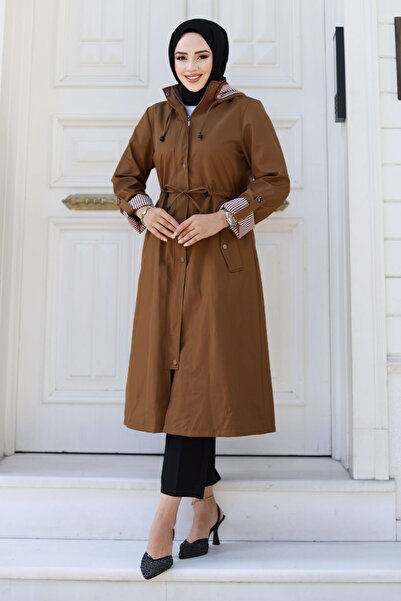Tesettür Dünyası Önden Çıtçıtlı Astarı Çizgili Trençkot TSD240926 Taba