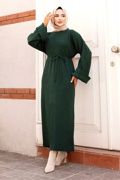 Tesettür Dünyası Smaragdgrünes Strickkleid mit tiefen Ärmeln und Kordelzug - TSD240708